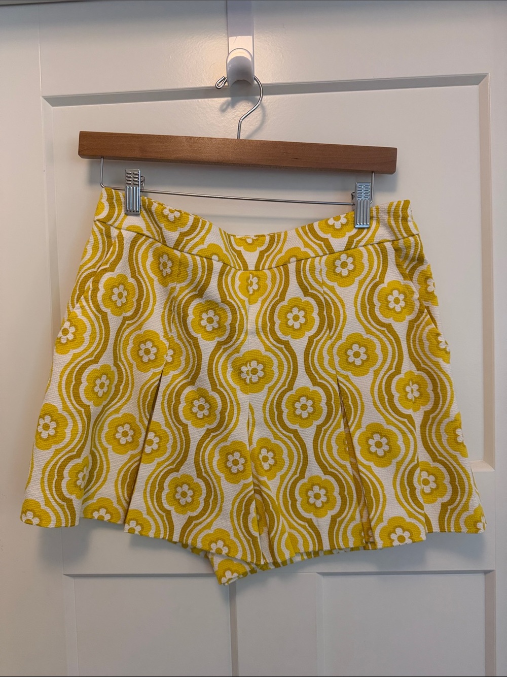 NWT Size 4 | Trina Turk Abalone Short in Sunshine State - Picture 4 of 7